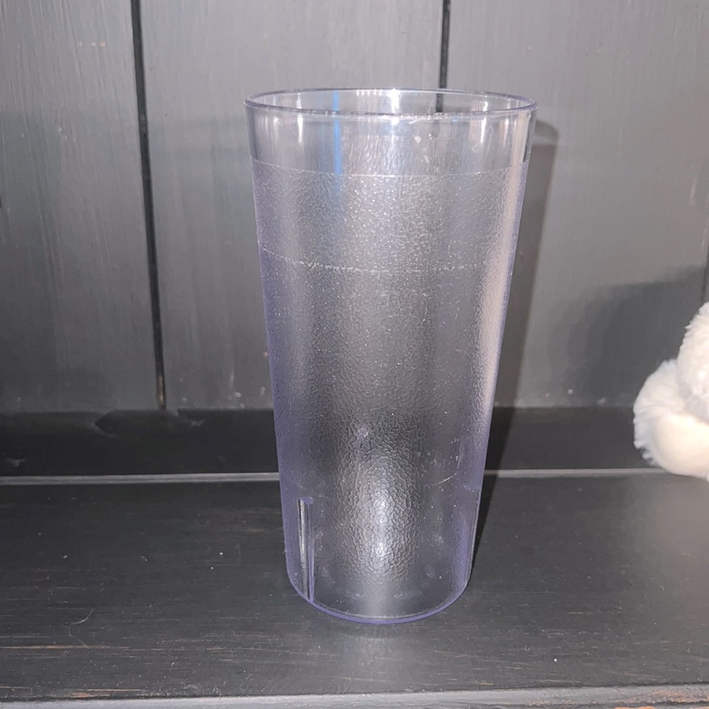 Lot of 13 plastic tumblers. 20oz each. Brand new. Great for kids, bbq’s …
